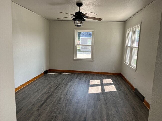 Foto del edificio - 3 Bedroom Home for rent in Urbandale, IA