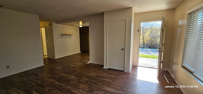 Building Photo - Orcutt Bluff's Single Story Condo with Det...
