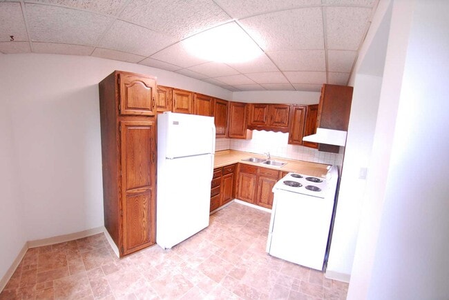 Apt. 28 Kitchen - Lincoln Apartments LLC