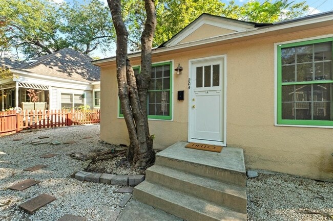 Building Photo - 204 W 43rd St