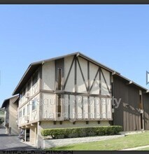 Building Photo - 951 Warwick Ave