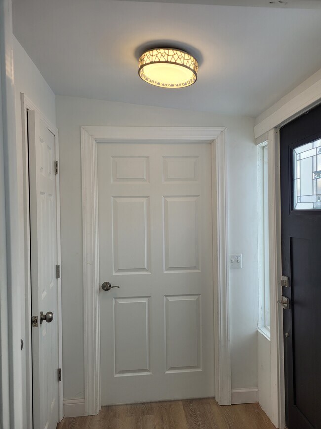 Building Photo - 3082 Norcott Dr