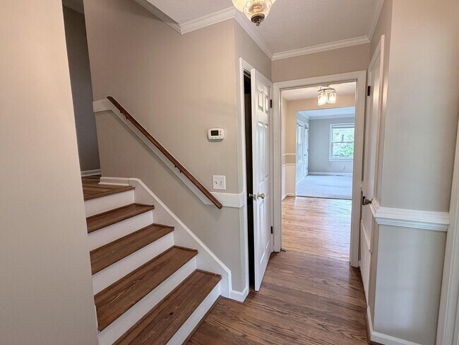 Foto del edificio - 725 Wildflower Ln