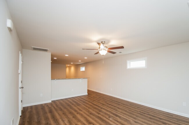 Building Photo - 331 Noble Ln