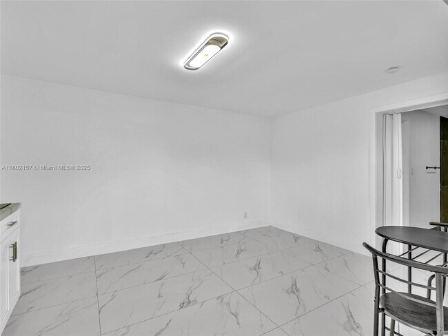 Building Photo - 4941 SW 44th Ave