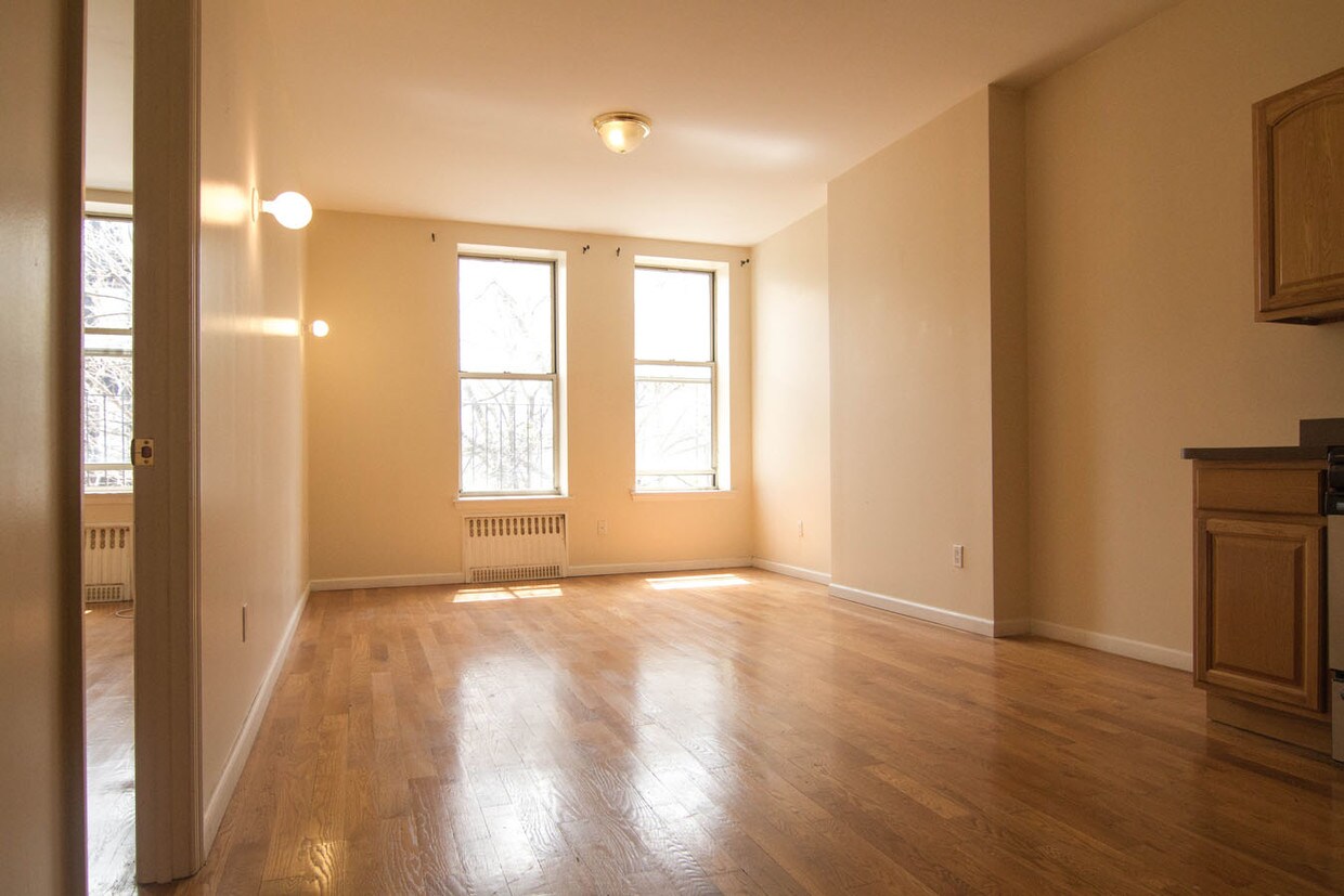 Primary Photo - 154 Grattan St