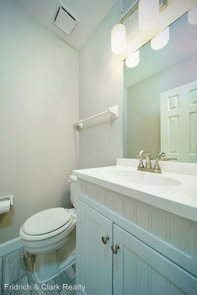 Building Photo - 2 br, 1.5 bath Apartment - 511 Hickory Villa