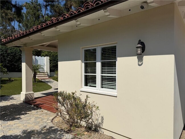 Foto del edificio - 305 W Kenneth Rd