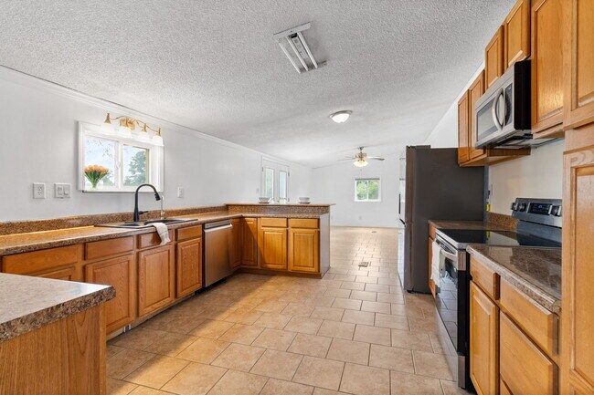Building Photo - 4450 Zabell Dr