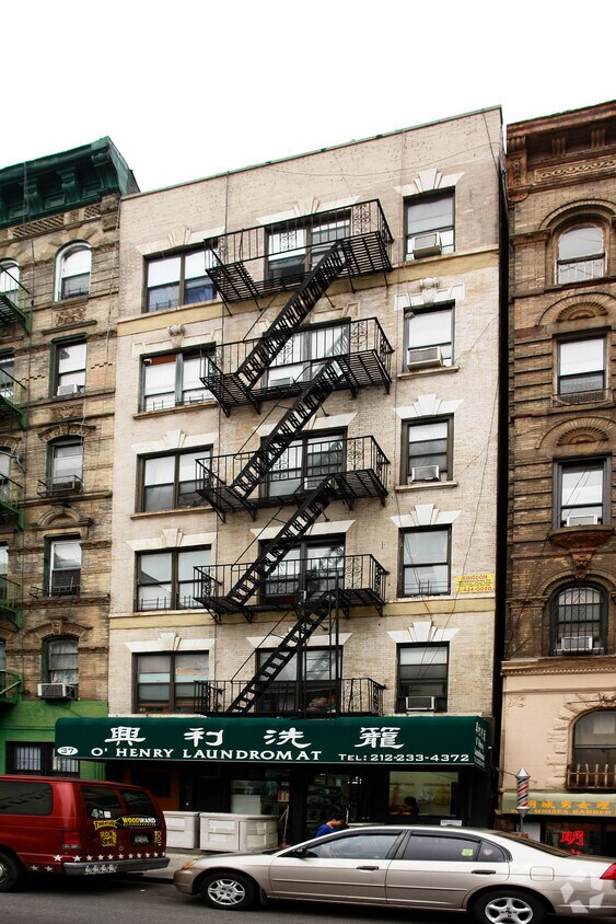 Building Photo - 37 Henry St