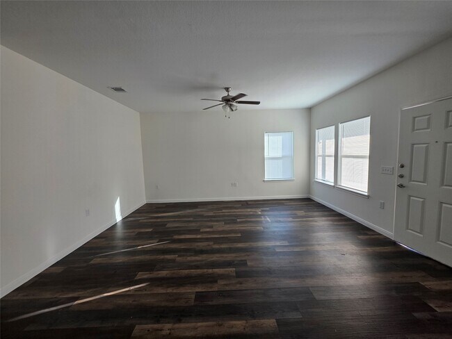 Foto del edificio - 6119 Lacey Oak Dr