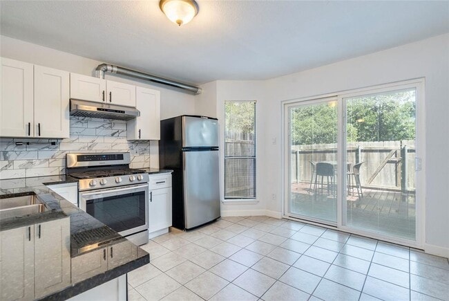 Building Photo - 1411 Gracy Farms Ln