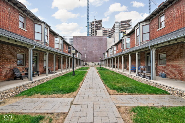 Building Photo - 1446 N Illinois St