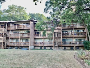Building Photo - 5880 Forest View Rd