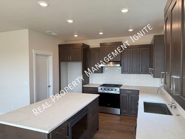Building Photo - 60948 SE Apollo Pl