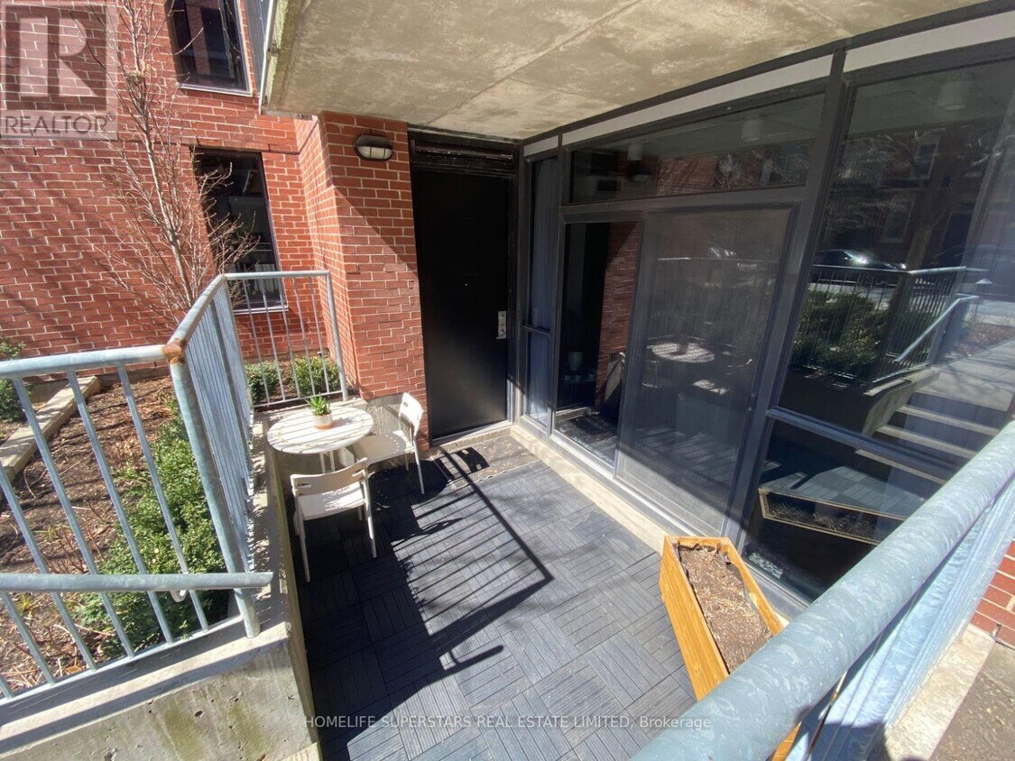 Photo principale - 60-160 Niagara St