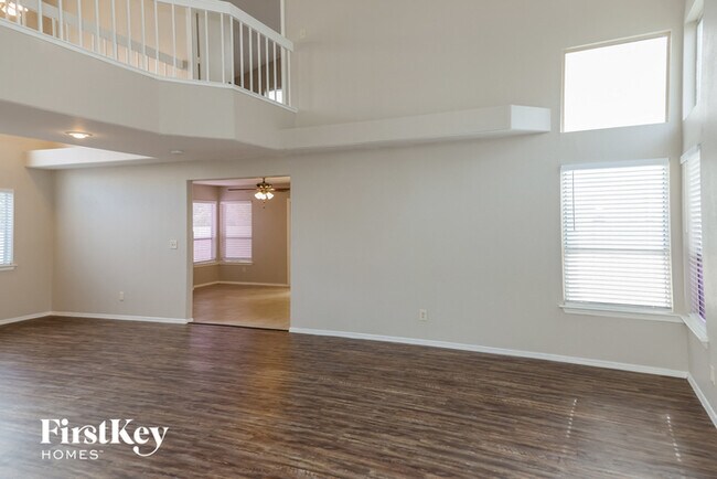 Foto del edificio - 2157 Falcon Pointe Ln