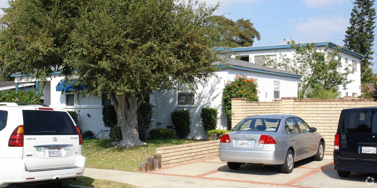 Building Photo - 4475-4483 Bond St