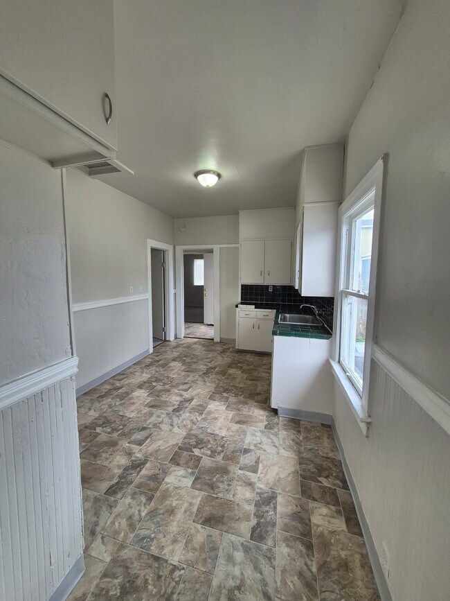 Foto del edificio - 4016 Penniman Ave