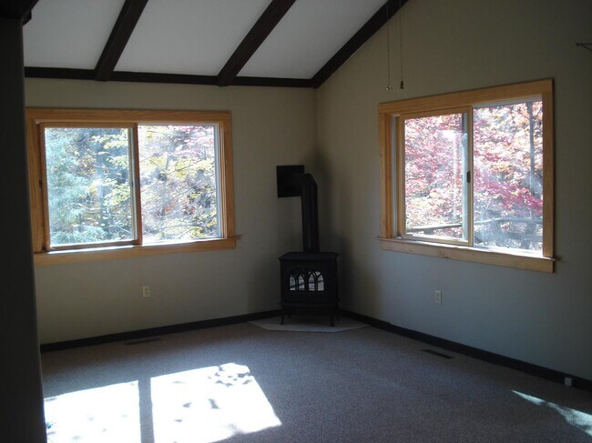 Building Photo - 202 Martin Ln