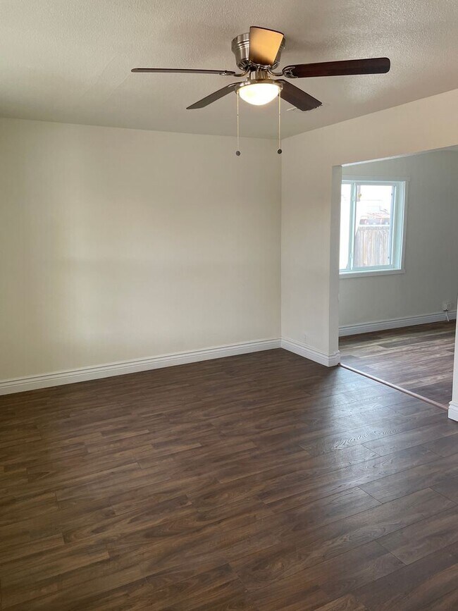 Building Photo - 3 br, 1 bath House - 1619 N Delaware  (030)