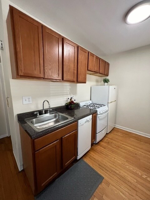 Foto del edificio - 917 W Waveland Ave