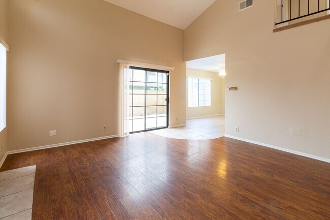 Foto del edificio - 18412 Patterson Ln