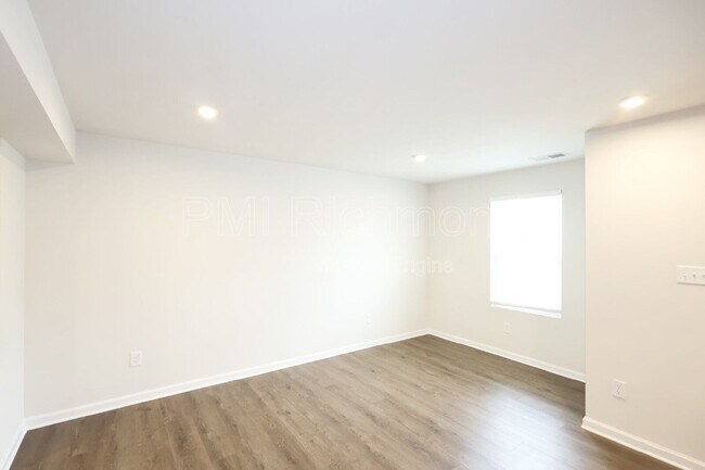 Building Photo - 1240 Canterbury Rdg Rd