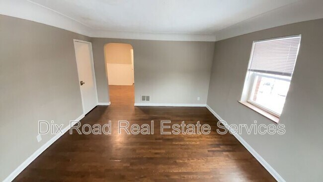 Foto del edificio - 2390 Harrison Ave