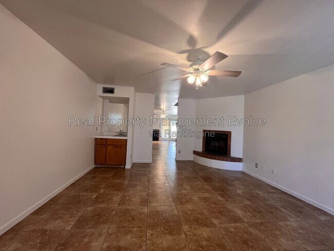 Foto del edificio - 1425 E Desert Cove Ave