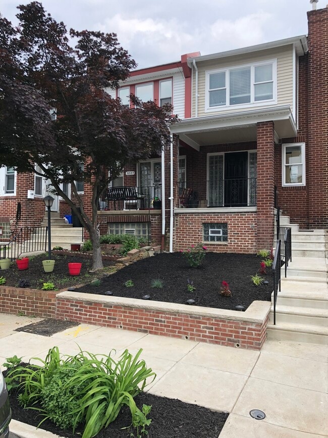Building Photo - 3225 N 33rd St