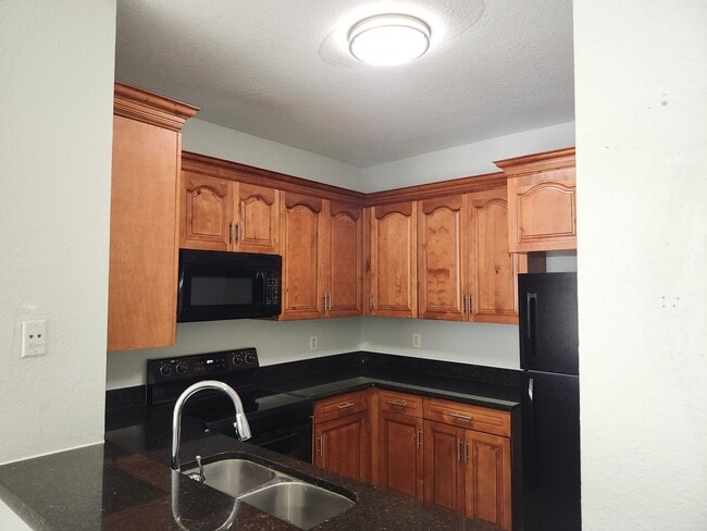 Building Photo - Freshly Updated 3 bedroom 2 bath at The Ma...
