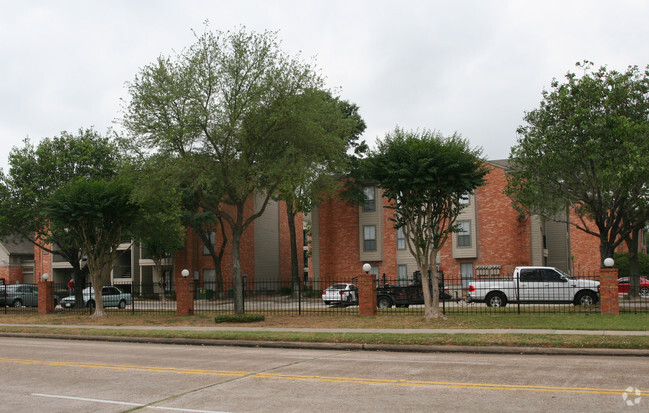 Foto del edificio - Canfield Lakes