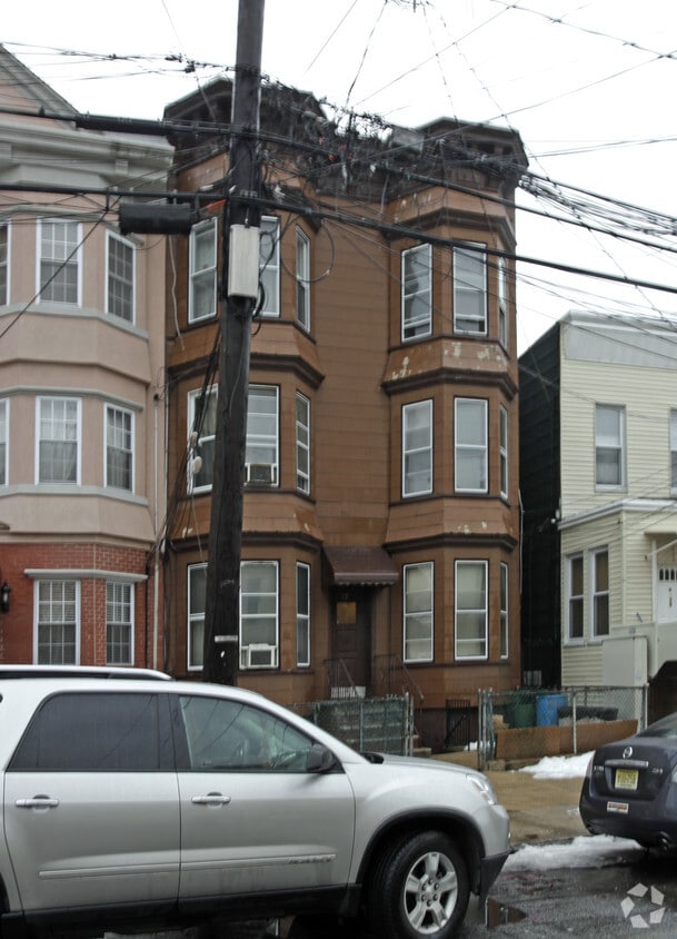 17 Jefferson Ave, Jersey City, NJ 07306 Apartments in Jersey City, NJ
