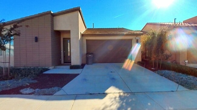 Building Photo - 1627 Vlg Grn Wy