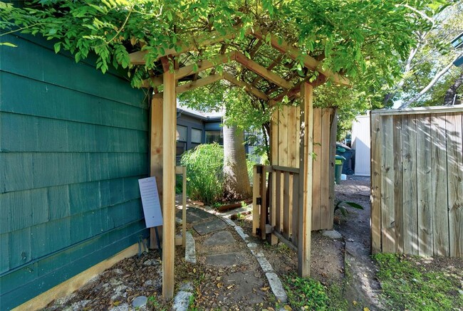 Building Photo - 3700 1/2 Kerbey Ln