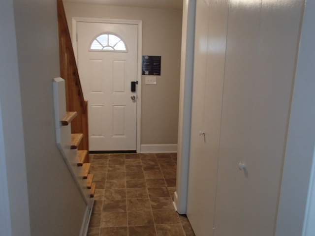 Building Photo - Move In By October 27th - GET $500 OFF 1ST...