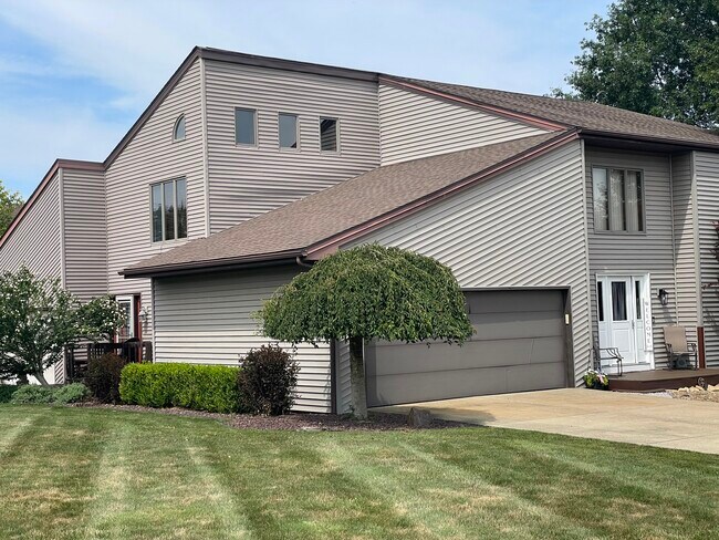 Foto del edificio - 551 Shadydale Dr