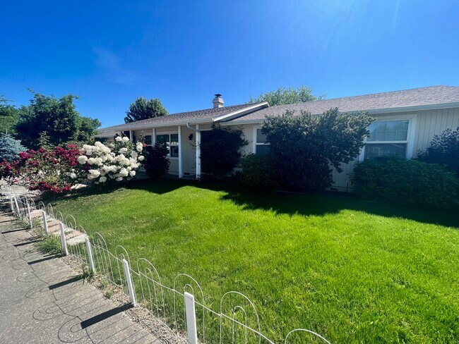 Foto del edificio - 2570 Aztec Ave