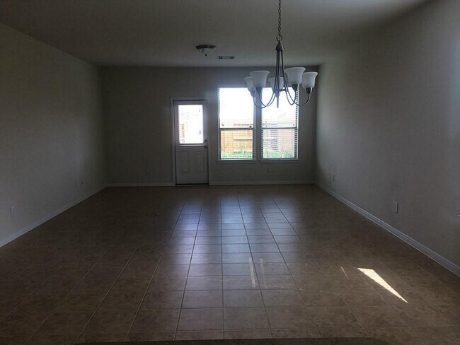 Building Photo - 914 Messina Ln