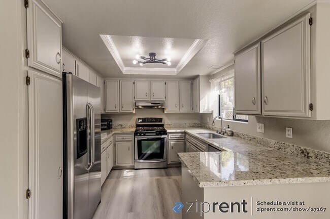 Building Photo - 125 Falcon Dr