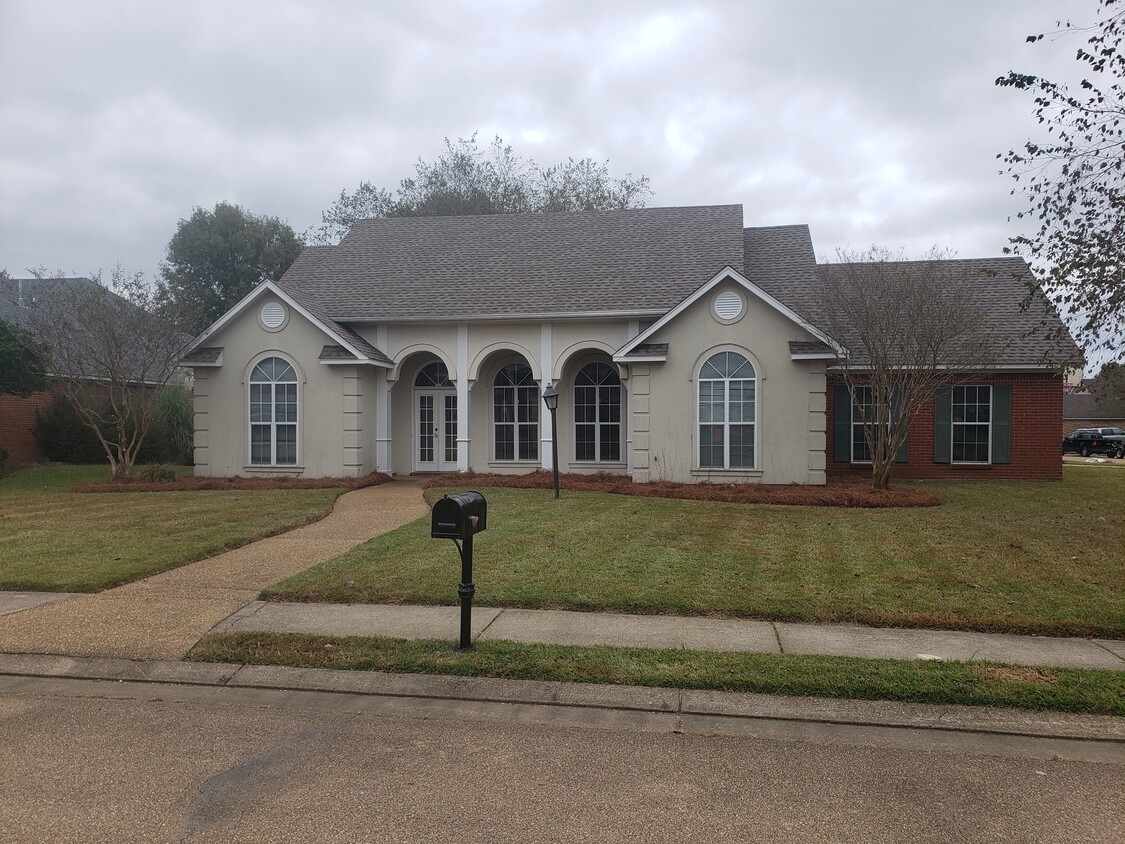 Primary Photo - 100 Hampshire Dr