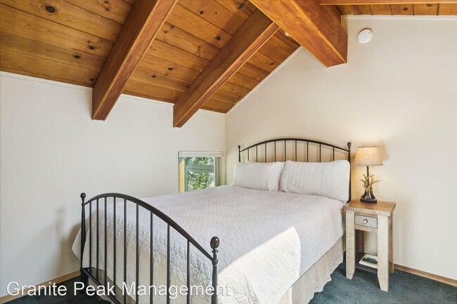 Foto del edificio - 3 br, 2 bath House - 2755 North Lake Blvd #97