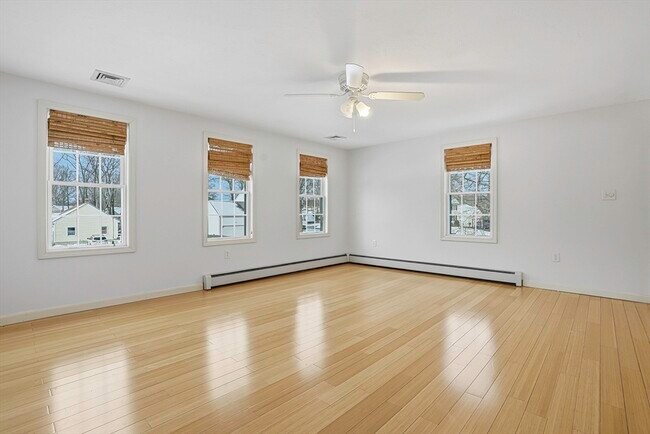 Foto del edificio - 55 Arrowwood Dr