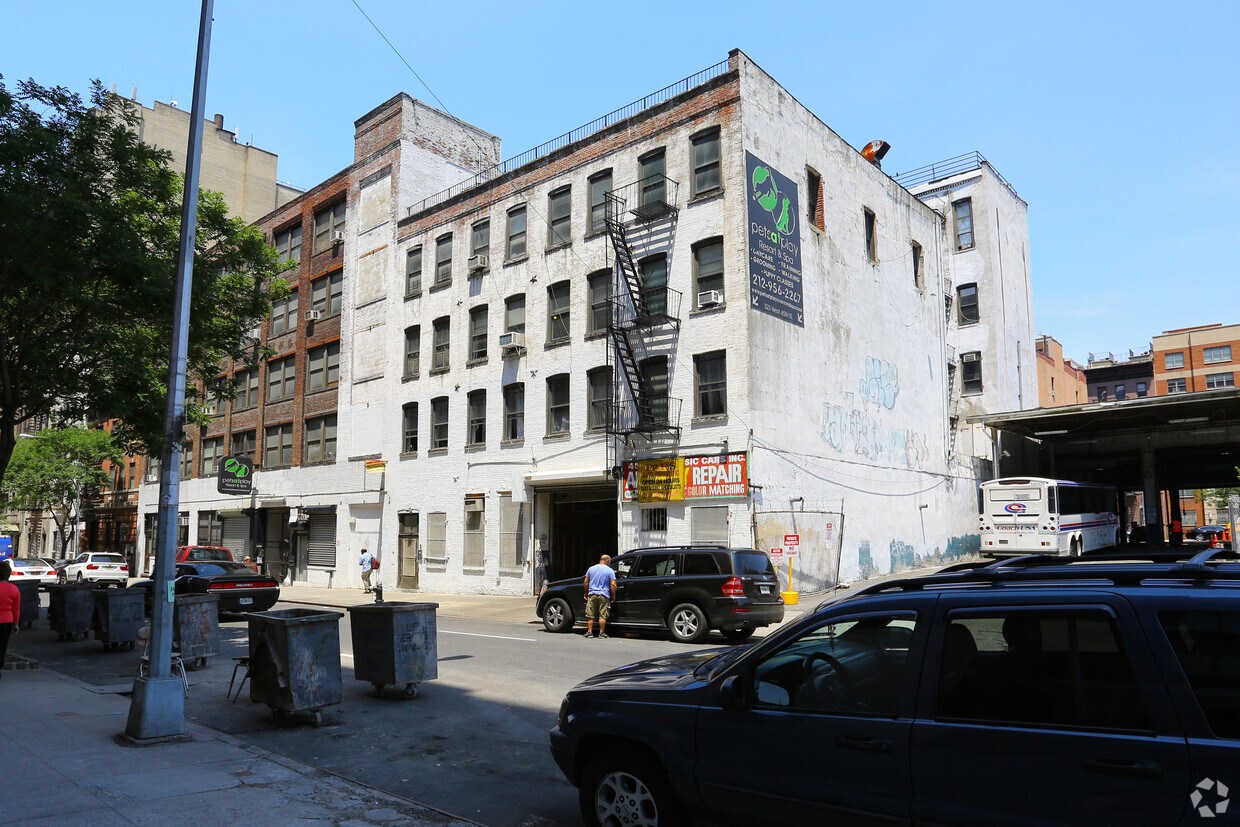 Foto principal - 517-525 W 45th St