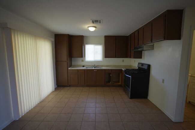 Foto del edificio - 21355 Bear Valley Rd