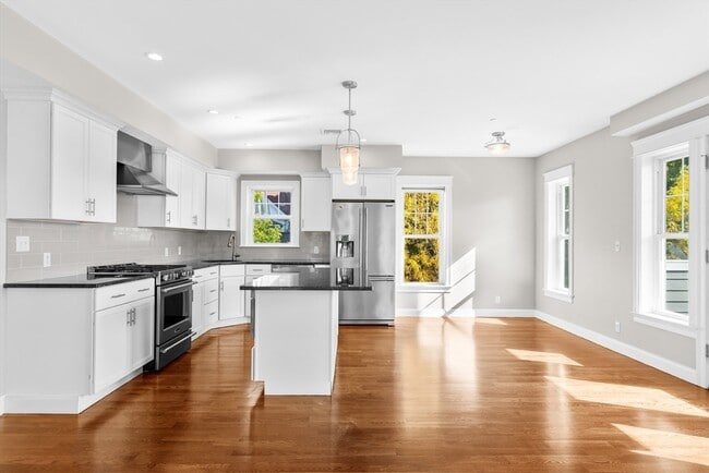 Building Photo - 22 Chickatawbut St