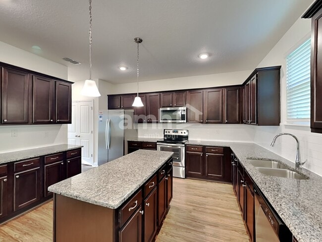 Building Photo - 3136 Creek Village Ln