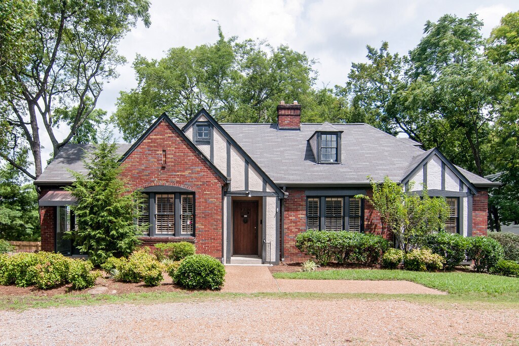 Foto principal - Classic Green Hills Tudor