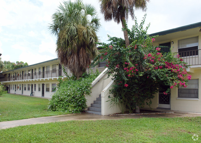 Building Photo - Village Greene